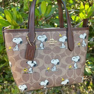 NWT！Coach X Peanuts City Mini Tote Bag In Signature With Snoopy Print